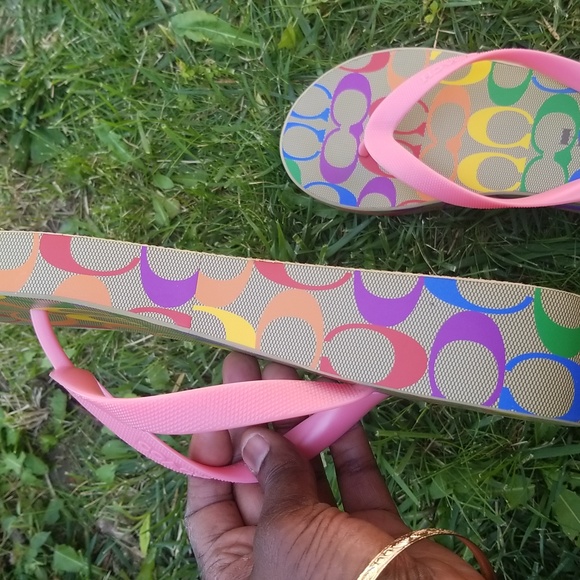 Coach Rainbow Signature Lynn Flip Flop -8 - Picture 4 of 7
